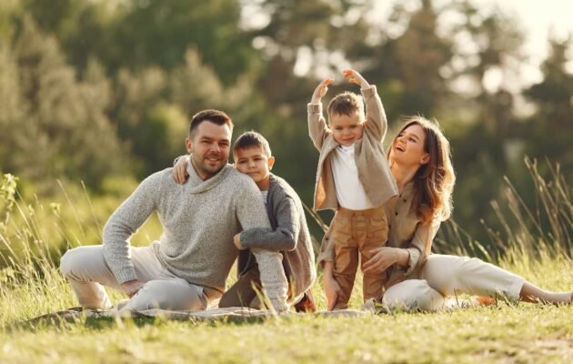 cute-family-playing-summer-field (1) (1)